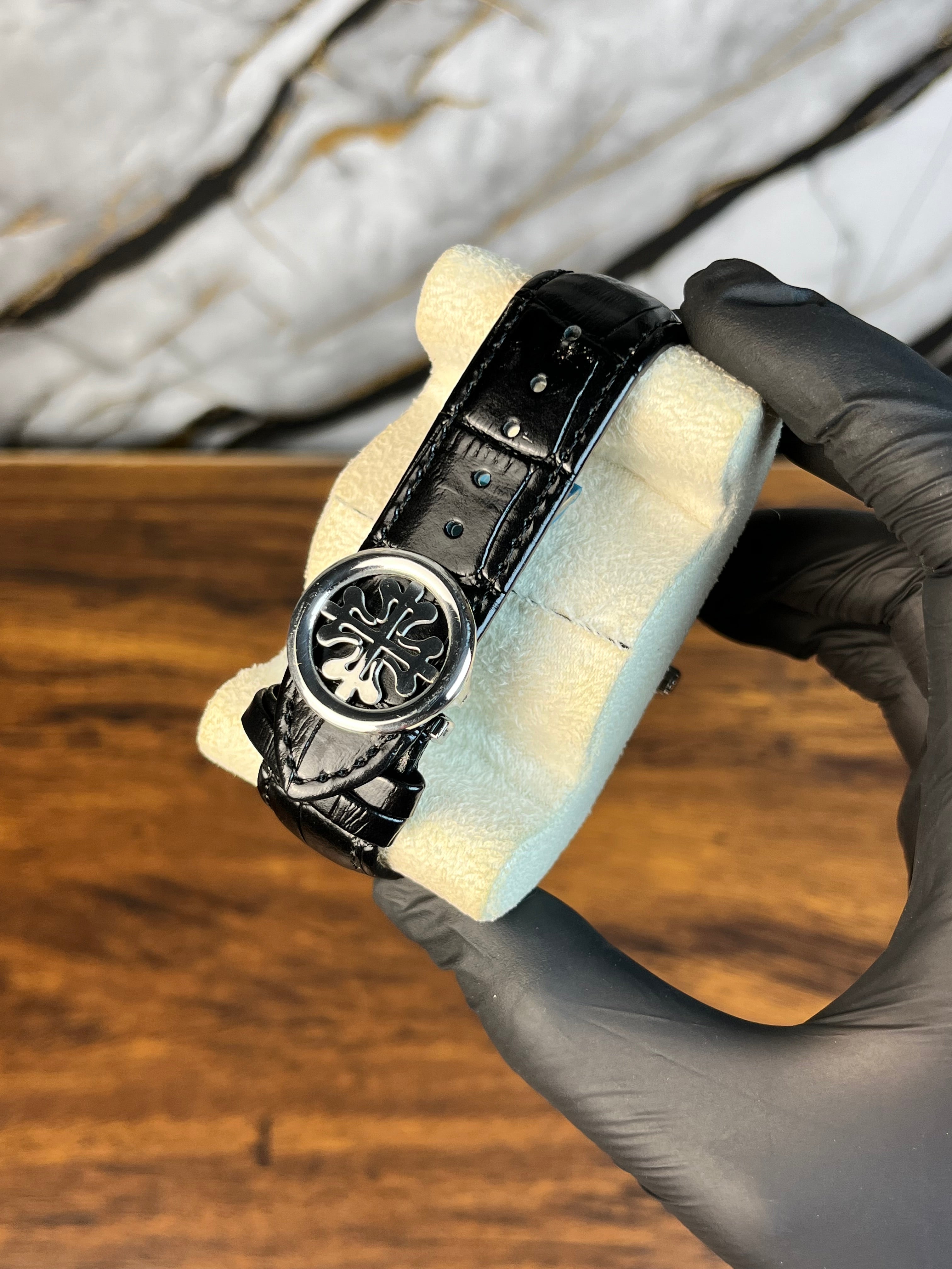 Nautilus Leather Strap Master Lock - Black