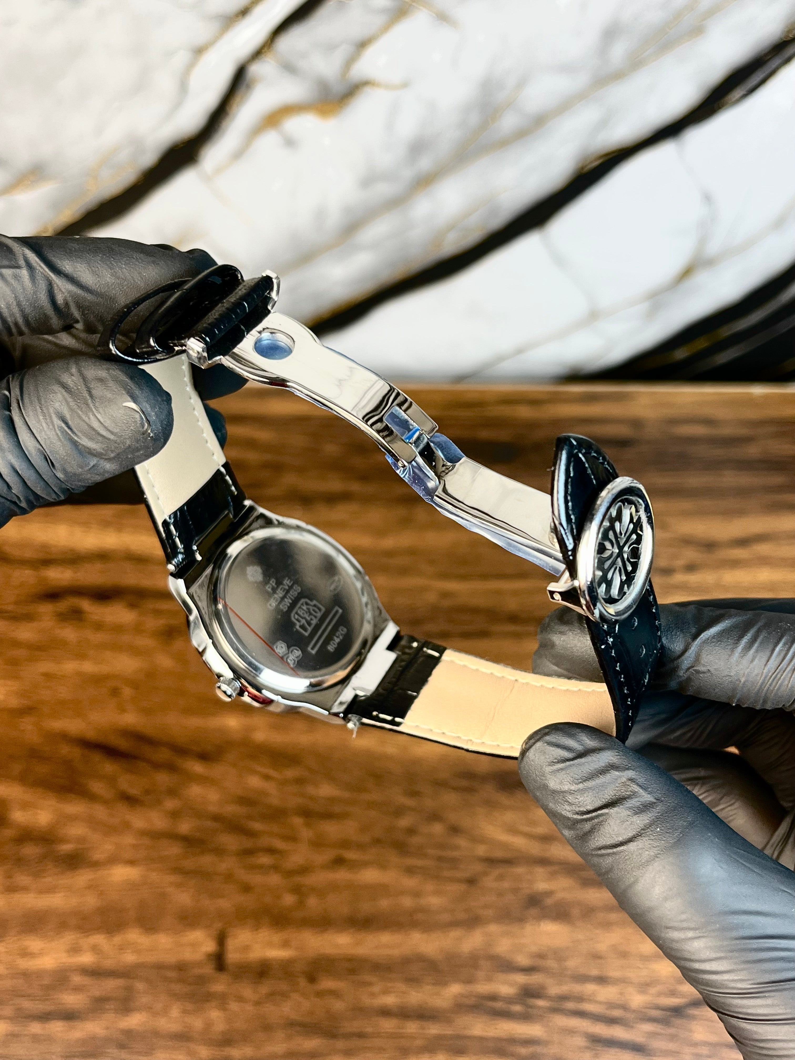 Nautilus Leather Strap Master Lock - Black