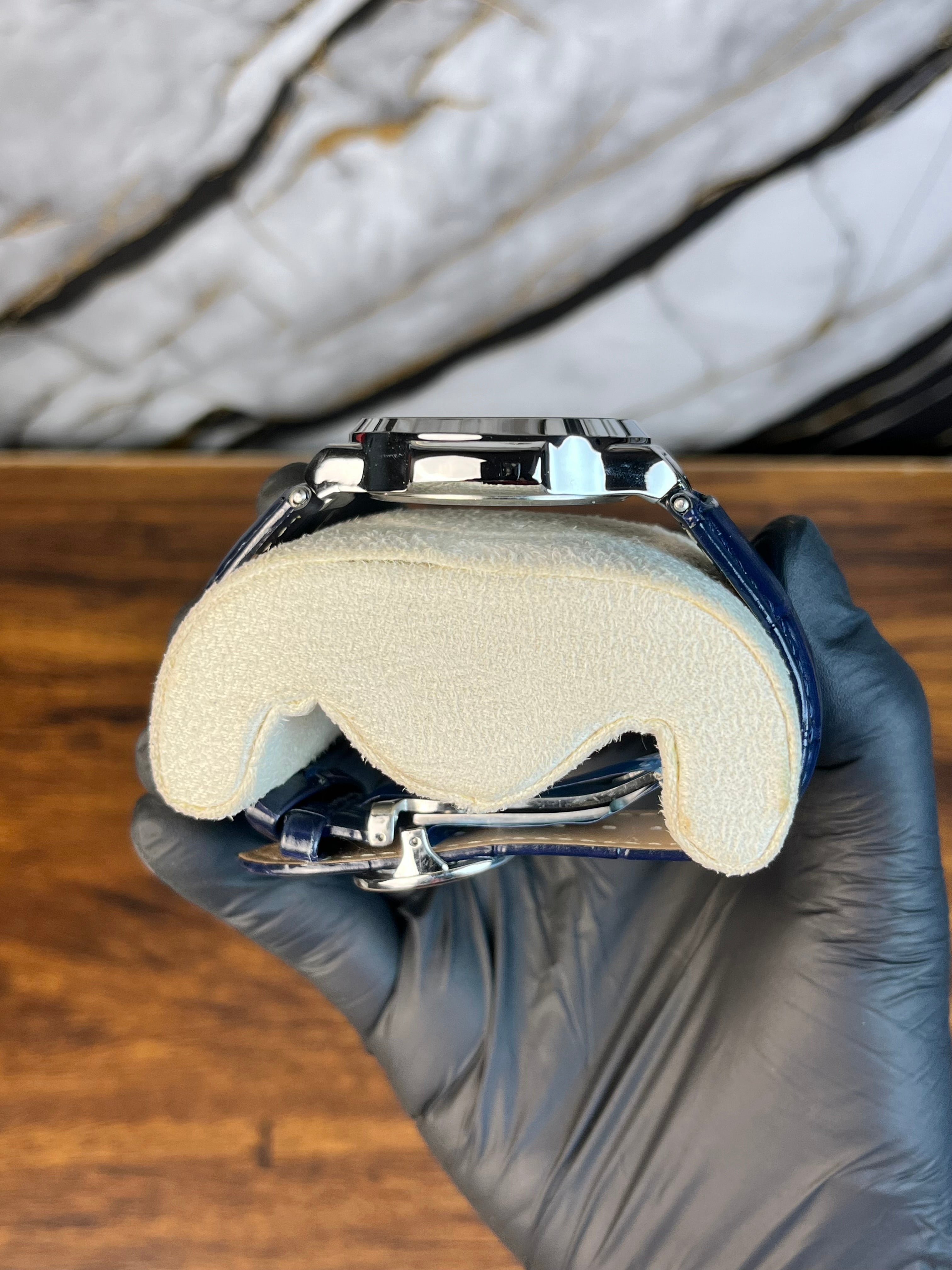 Nautilus Leather Strap Master Lock - Black